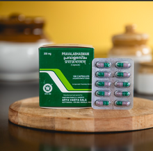 Load image into Gallery viewer, Arya Vaidya Sala Kottakkal Pravala Bhasmam Capsule